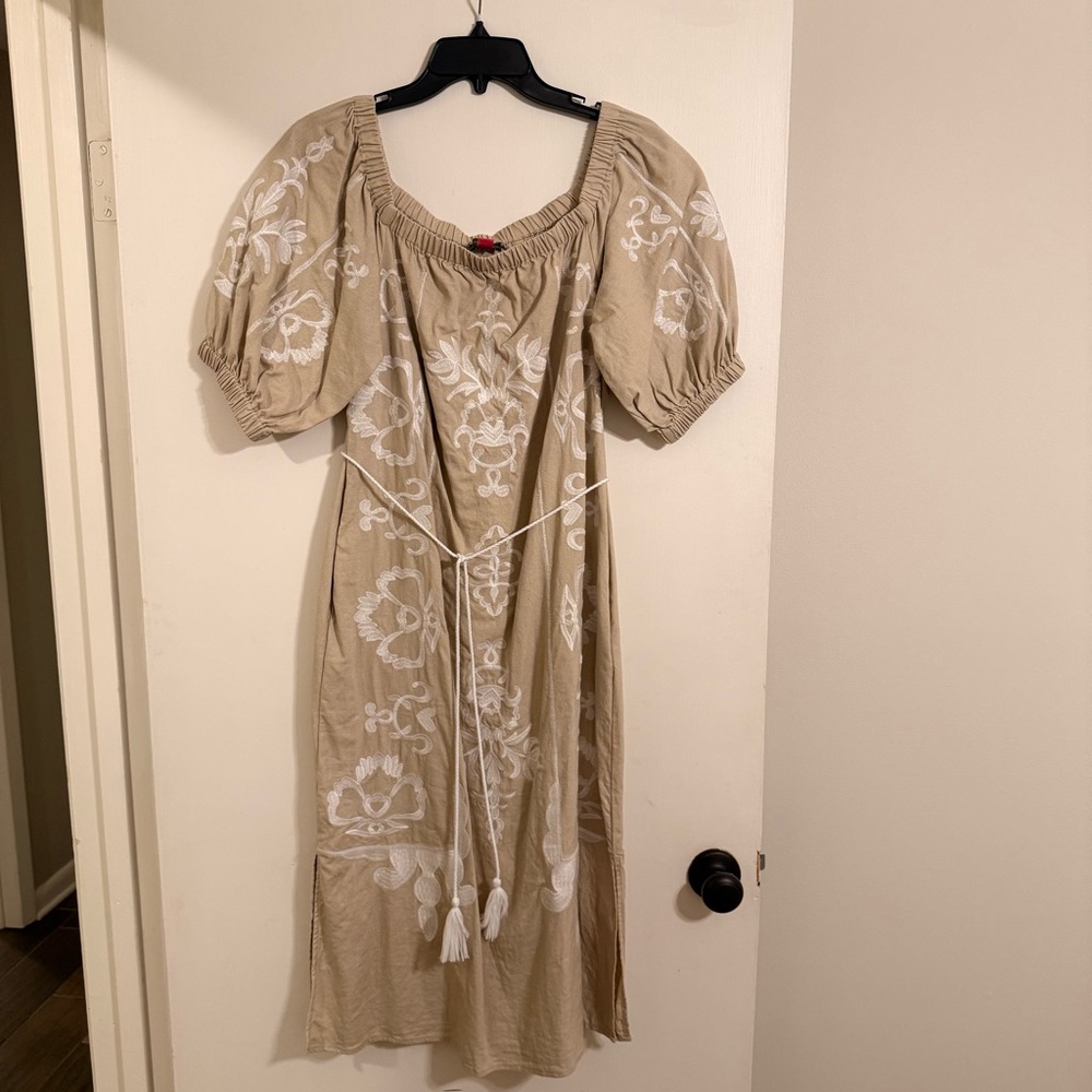 Vince Camuto Beige Midi Dress with White Embroidery